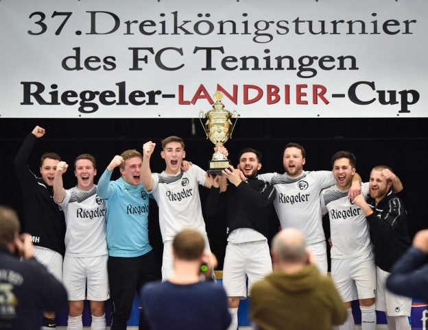 Der FC Teningen holt sich beim 37. Dreikönigsturnier den „Riegeler